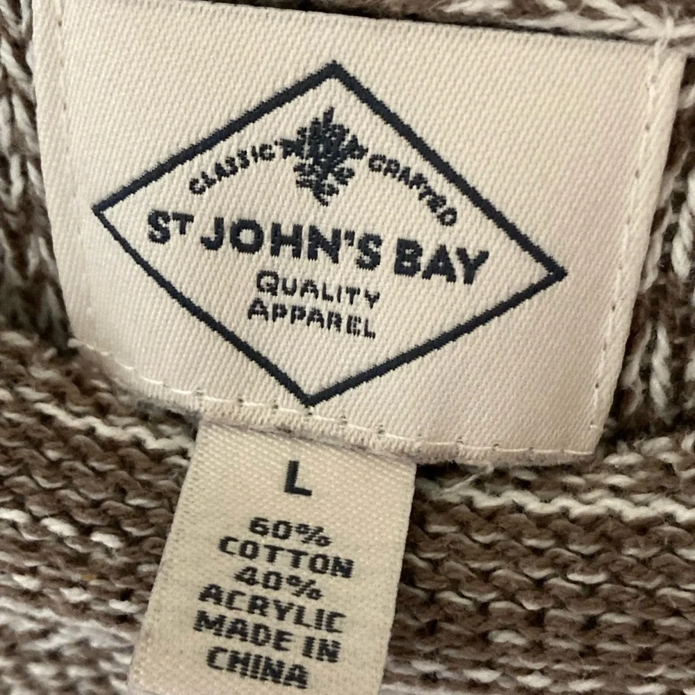 Woman’s Sweater - Picture 2 of 2